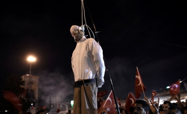 Турският външен министър: Възможен е референдум за смъртното наказание