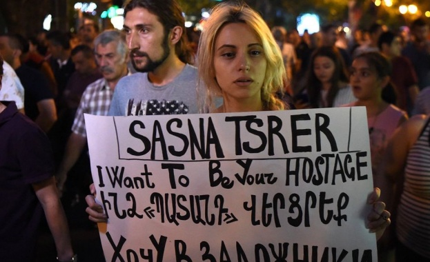 Въоръжената група, превзела сграда на полицията в Ереван, е готова за преговори