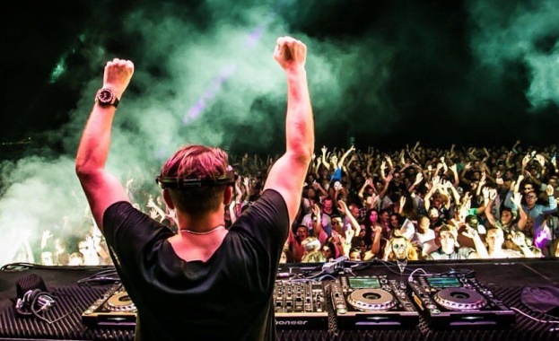 Mark Knight постави звездно начало на Solar Summer 2016