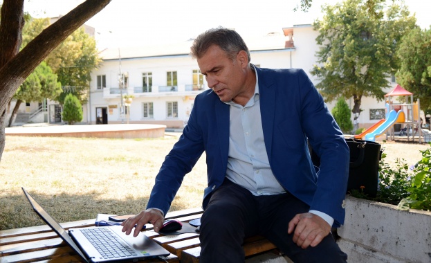 Жителите и фирмите в Радомир вече могат да плащат данъци и да получават удостоверения от общината с е-услуги