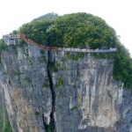 Разходка по стъкло в планината от „Аватар“  