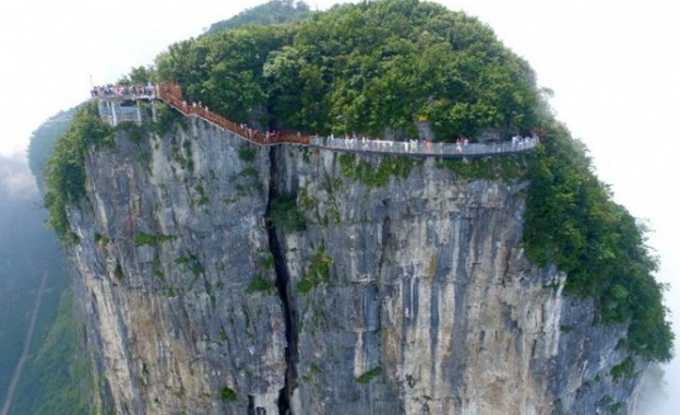 Разходка по стъкло в планината от „Аватар“  