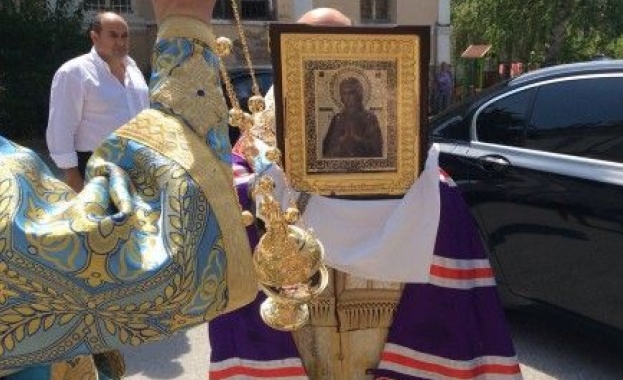 Чудотворна икона събра хиляди вярващи във Велико Търново