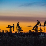 Новак: Русия е готова да обсъди въпроса за замразяването на добива на нефт