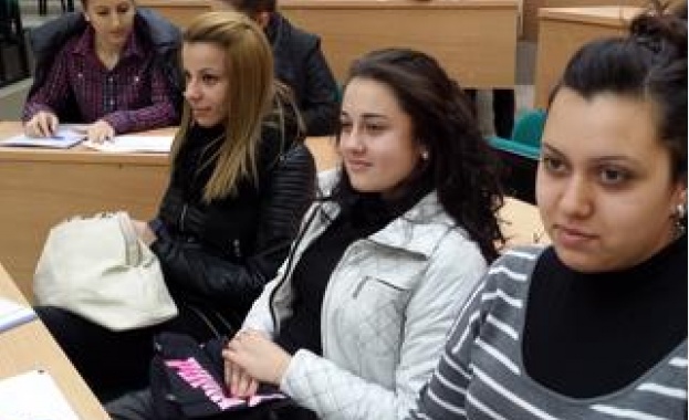 От днес студентите могат да кандидатстват за евростипендии