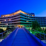 Библиотека с изглед към морето