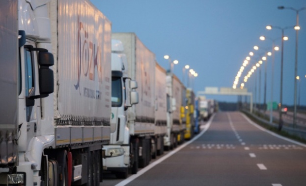 Спират тировете заради почивните дни за 3 март