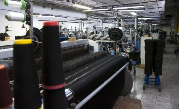 Фабрика с над 160-годишна история хлопва кепенци