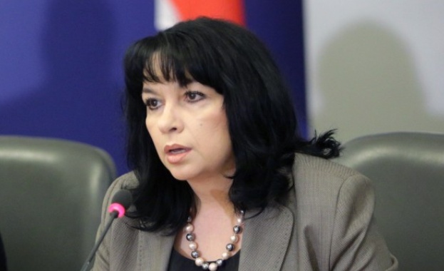 Министър Петкова: Търси се бързо, но не прибързано решение за АЕЦ "Белене"