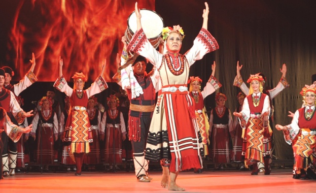 Кукери от “Долно Езерово” ще поведат шествието на МФФ’2016 в понеделник