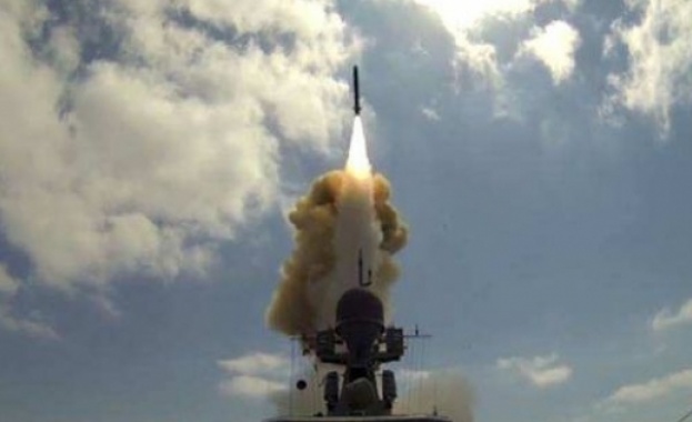 Русия удари сирийските терористи от Средиземно море (видео)