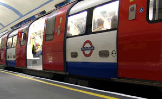Лондонското метро започва да работи и през ноща