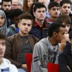 Форин полиси: Светът не е готов да приема стотици милиони млади хора