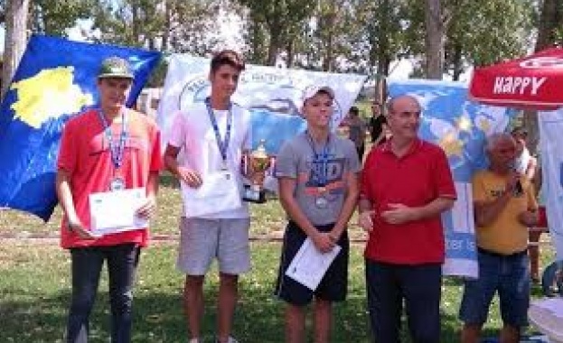 Петър Божилов, спечели сребърен медал от 20-тия международен плувен маратон на Косово