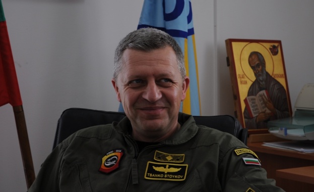 Генерал Цанко Стойков сменя генерал Румен Радев