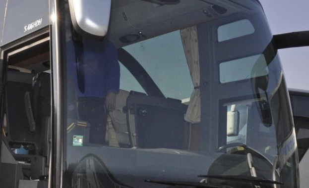 Спряха обществена поръчка за автобуси на военните за 3 млн. лв.