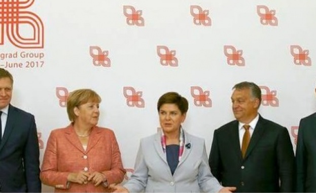 АФП: Вишеградската група поиска от Меркел обща европейска армия
