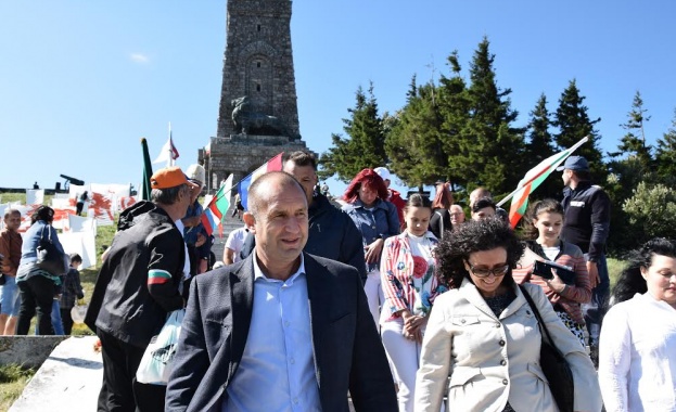 Ген. Радев: Можем и трябва да бъдем отговорни за бъдещето на България