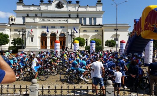 Британец спечели първия премиен спринт на колоездачната обиколка на България