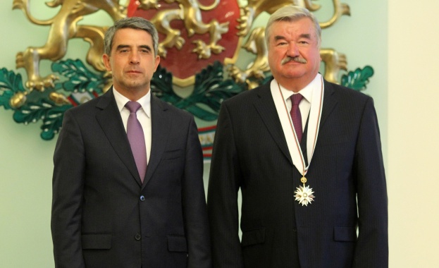 Росен Плевнелиев връчи орден "Стара планина" първа степен на руския посланик Юрий Исаков