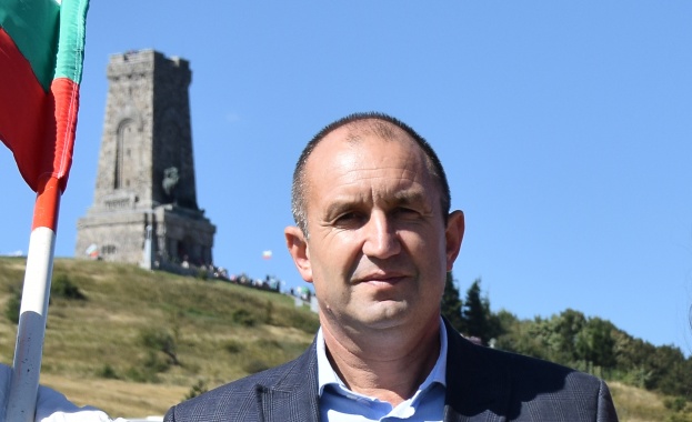 Румен Радев е победител на първи тур 