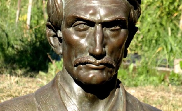 Само набожните и слабите се нуждаят от прелъстяване, като от лекарство