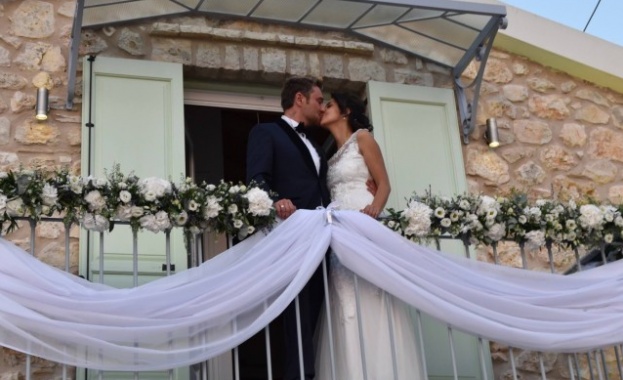 Миро каза "Да" на Ели Златанова на гръцкия остров Корфу