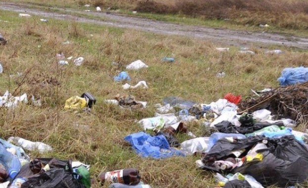 Границата ни с Гърция потъна в боклук  