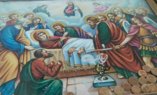 Полагане честния пояс на Пресвета Богородица