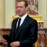 Медведев пусна данъчна длекларация