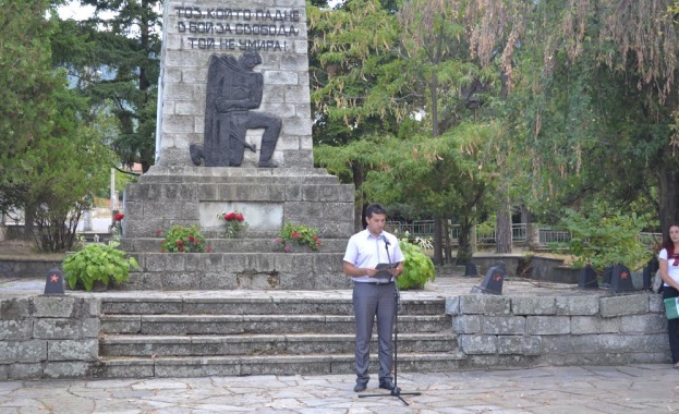Социалисти и граждани почетоха паметта на загиналите партизани в Новаковския балкан