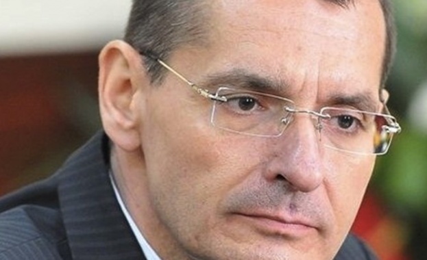 И вътрешният министър в Румъния пада за корупция 