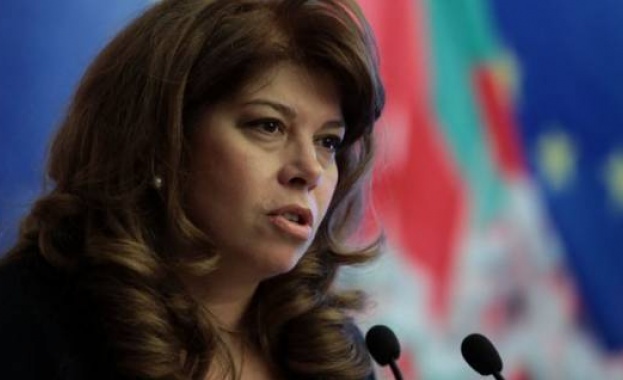 Илияна Йотова предложи отпадането на американските и канадските визи за българи да влезе в пленарно заседание на ЕП