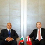 В света мирише на войни, а у нас... на разводи