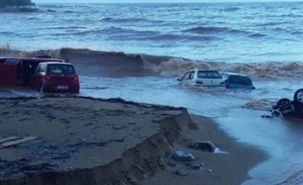 Нова мощна буря наводни гръцкия остров Закинтос  