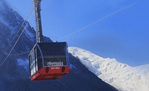 Рестартираха кабинковия лифт, заседнал близо до Монблан  