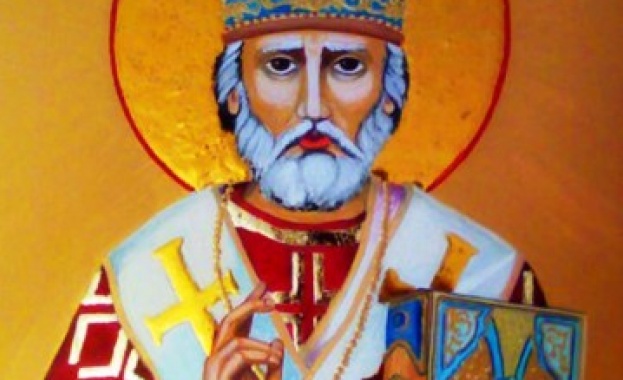 Подреждат 104 икони в галерия "Баев" в Бургас