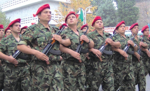 Няма да има задължителна казарма