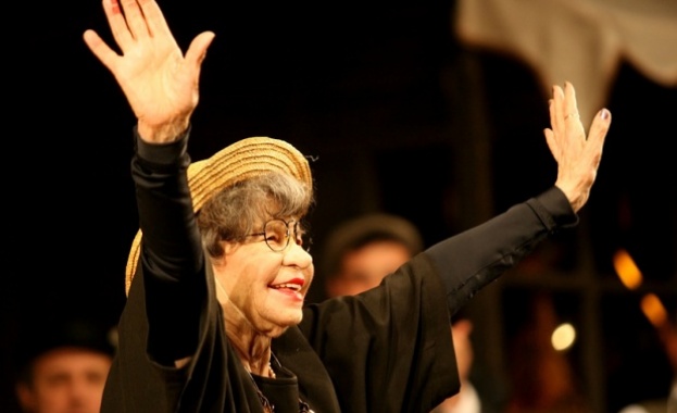 Стояна-Мария Мутафова: Кръстили са ме Стояна, за да остана на тоя свят, и Мария - за да ме пази Дева Мария