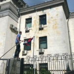 Безредици избухнаха пред посолството на Русия в Киев