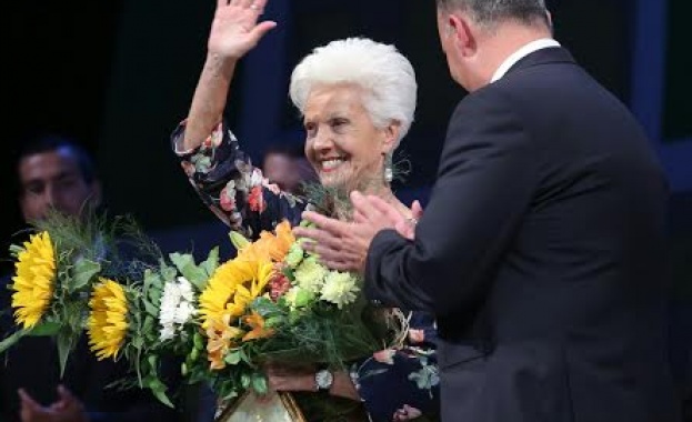 Райна Кабаиванска с награда за принос в областта на музиката