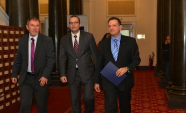 След скандала с Дипломатическия клуб написаха нов закон