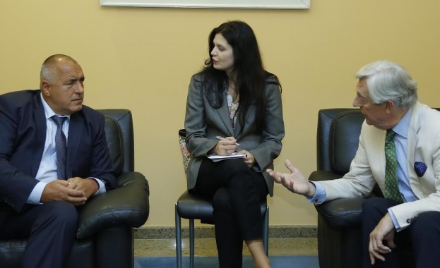Министър-председателят Бойко Борисов разговаря с евродепутата Джефри ван Орден