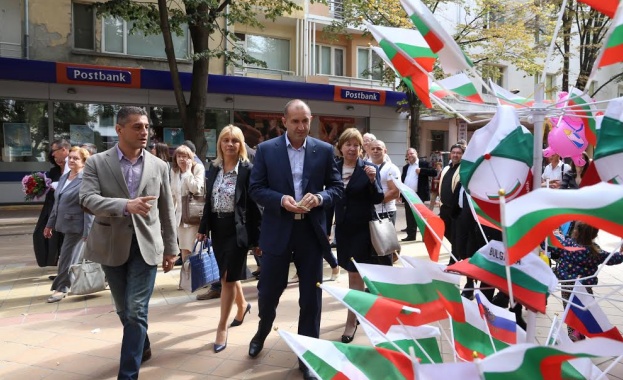 Ген. Румен Радев: Бежанците у нас трябва да се сведат до минимум, а центровете да се изведат извън гардовете