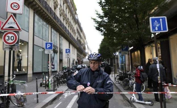 Мъж е стрелял по хора край парижки супермаркет