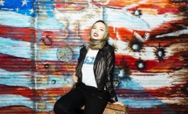 Playboy показва на страниците си мюсюлманка със забрадка