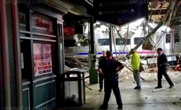 Над 100 пътници са ранени при влакова катастрофа в САЩ