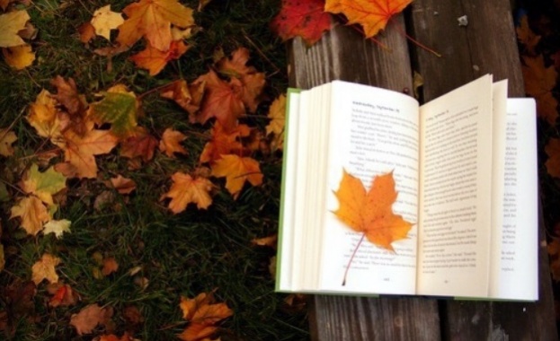 Божана Апостолова и доц. д-р Александър Йорданов откриват Есенните литературни празници в Бургас 