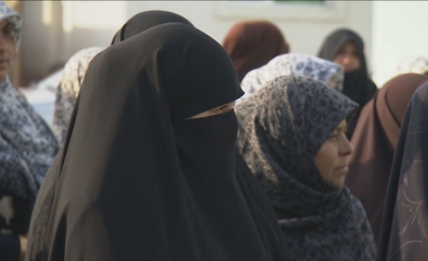 Депутатите забраниха носенето на бурки на публични места