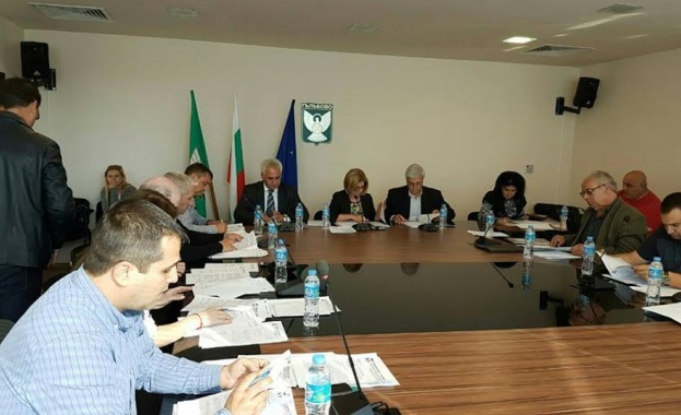 Общинският съвет в Гълъбово отпусна 2 000 лева за лечение на дете